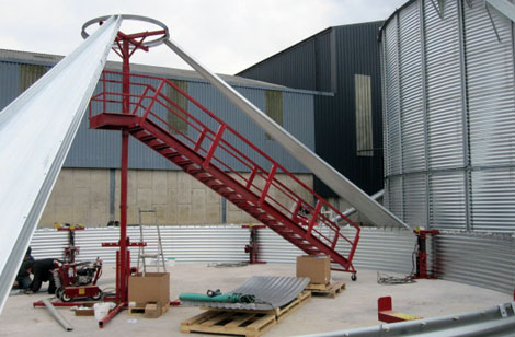 Specialist silo lifting jacks and ladders