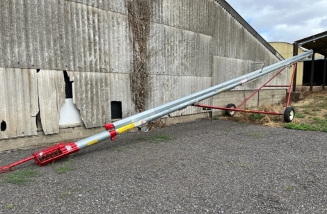 Hutchinson 8” diameter x 52’ long PTO driven mobile grain auger