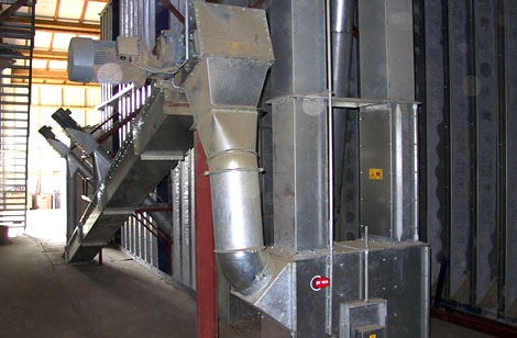 150 tonne conveyor feeding elevator