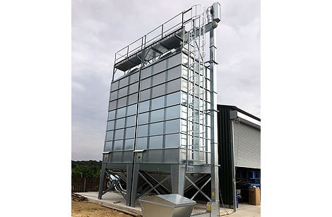 Chain elevator with hopper